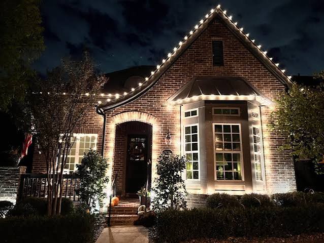 5 Best Holiday Light Installers in Plano - Explore festive displays without climbing the ladder